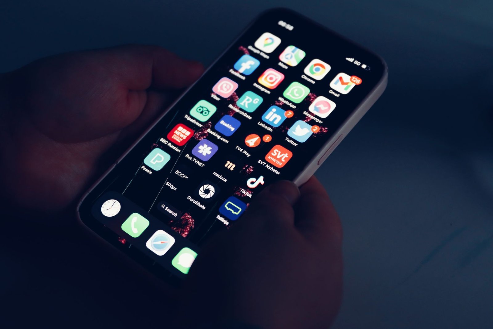 Hands holding a smartphone full of apps, like the 40 plus apps Gemini can now work across